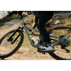 Fidlock Twist 750 25oz Compact Water Bottle with Bike Base- Water Bottles & Cages