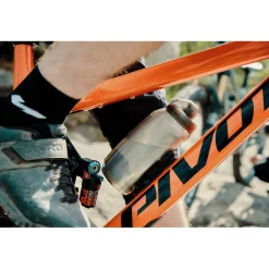 Fidlock Twist 750 25oz Compact Water Bottle with Bike Base- Water Bottles & Cages